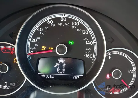 2018 Volkswagen Beetle 2.0T Coast/2.0T S из США, поврежденный, VIN 3VWFD7AT2JM718239